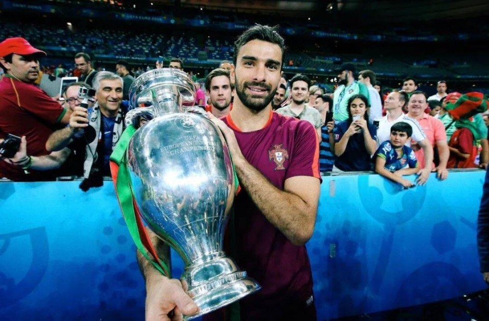 转会期葡萄牙体育篮板制胜：意甲节点到来；媒体盛赞；年轻球员得到机会的简单介绍-英雄联盟赛事